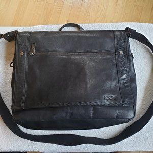 💕Kenneth Cole Reaction Busi-mess Essentials Unisex Leather Laptop/Messenger Bag